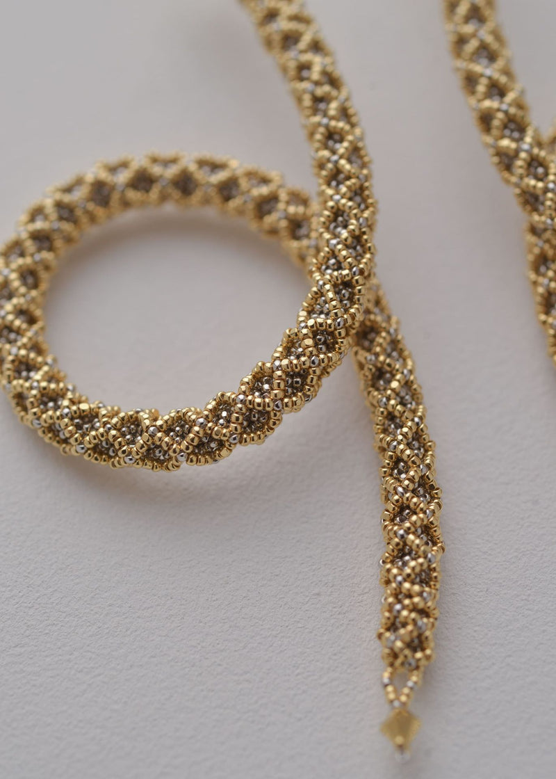 ARETES SERPIENTE LOOP NAWI ORO PLATINO