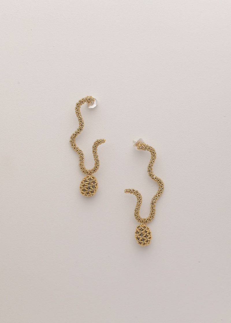 ARETES IRREGULARES TAWARI ORO PLATINO