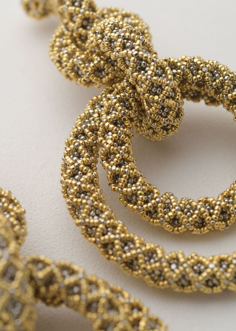 ARETES CINCO AROS NAWI ORO PLATINO