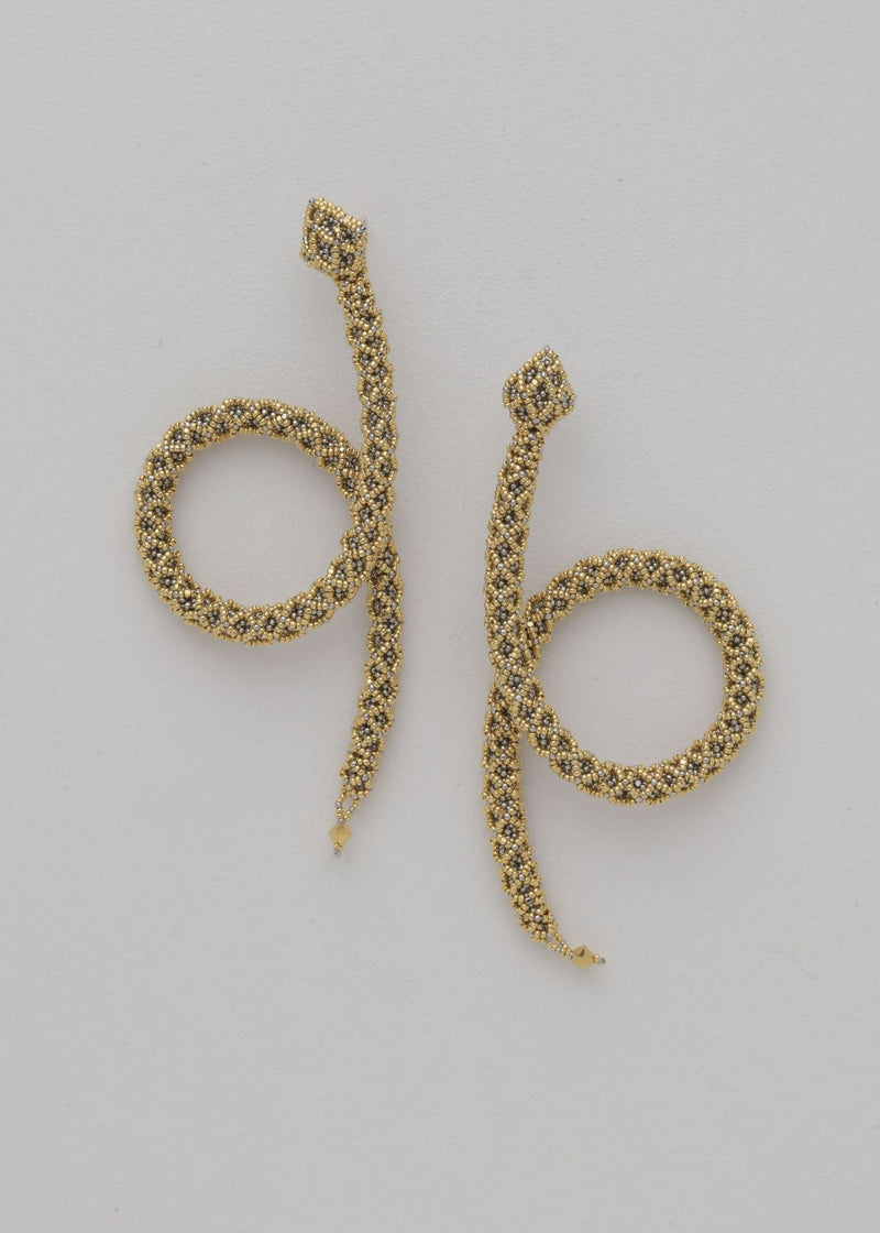ARETES SERPIENTE LOOP NAWI ORO PLATINO