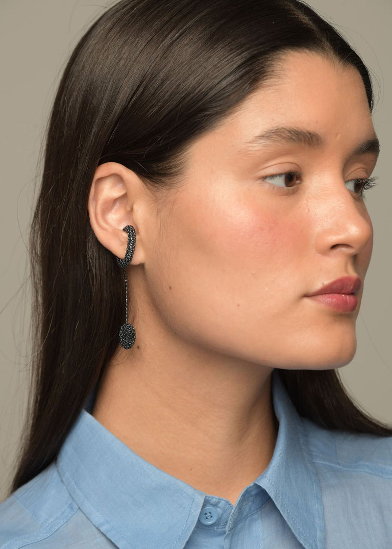 EARCUFF SENCILLO TAWARI GRIS METALICO
