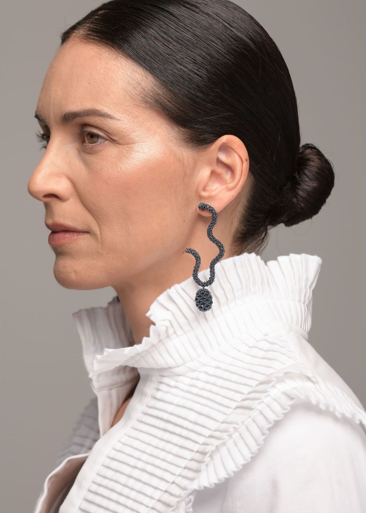 ARETES IRREGULARES TAWARI GRIS METALICO
