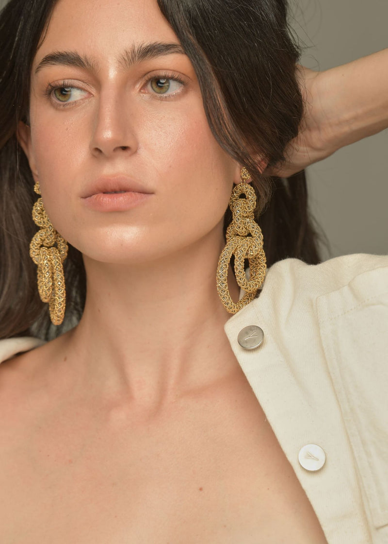 ARETES CINCO AROS NAWI ORO PLATINO