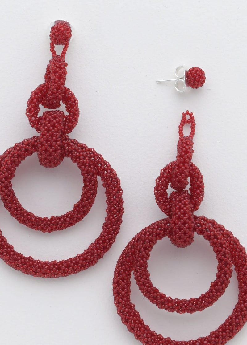 ARETES CINCO AROS CADENA ROJO CEREZA