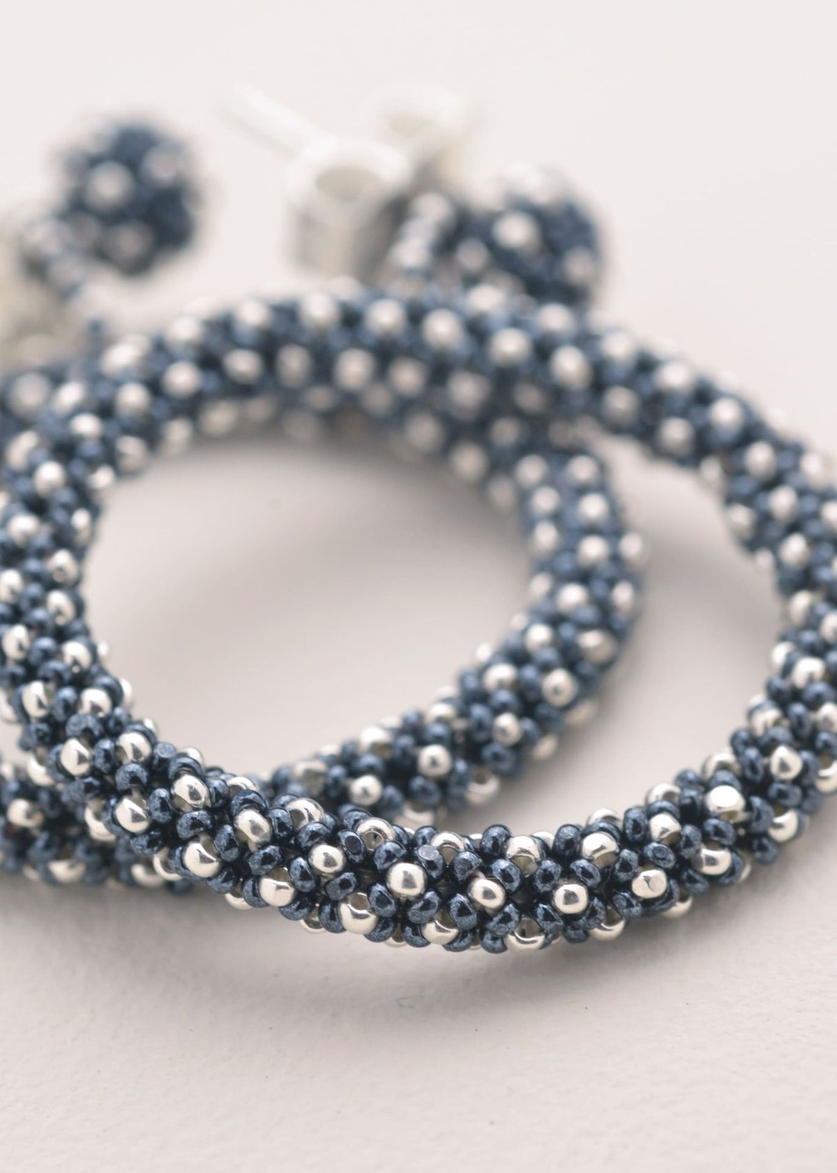 ARETES UN ARO MARTHA PLATA GRIS METALICO
