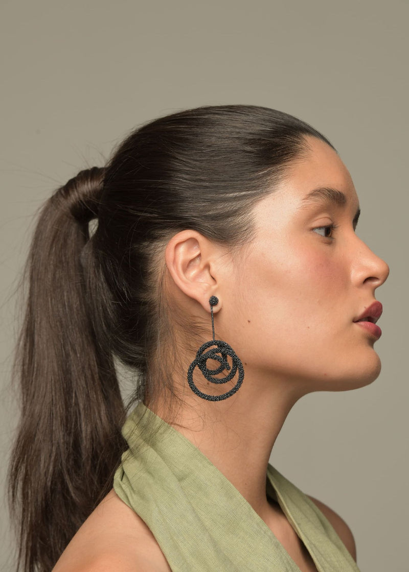 ARETES COLGANTES HAIKURI GRIS METALICO