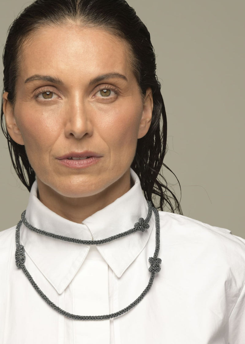 COLLAR TRES HAIKURI GRIS METALICO