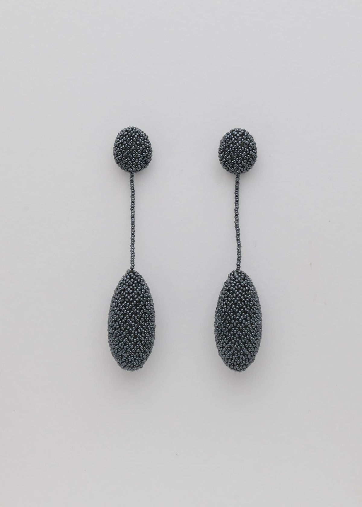 ARETES COLGANTES TAWARI GRIS METALICO