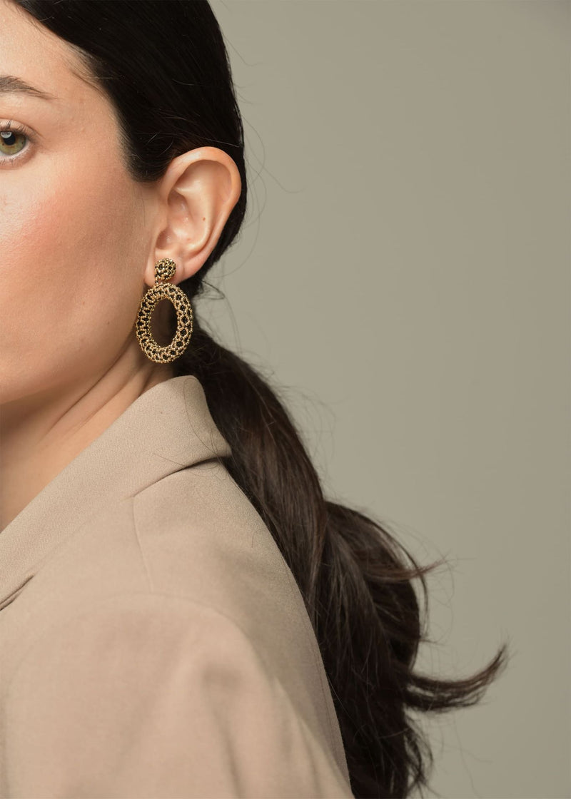 ARETES UN ARO NAWI ORO NEGRO