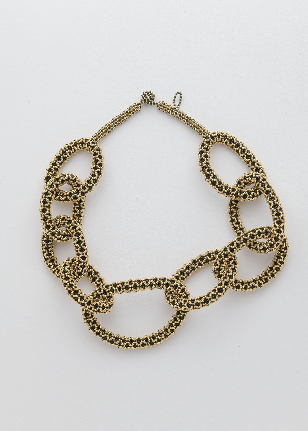 COLLAR HAXUPA NAWI ORO NEGRO
