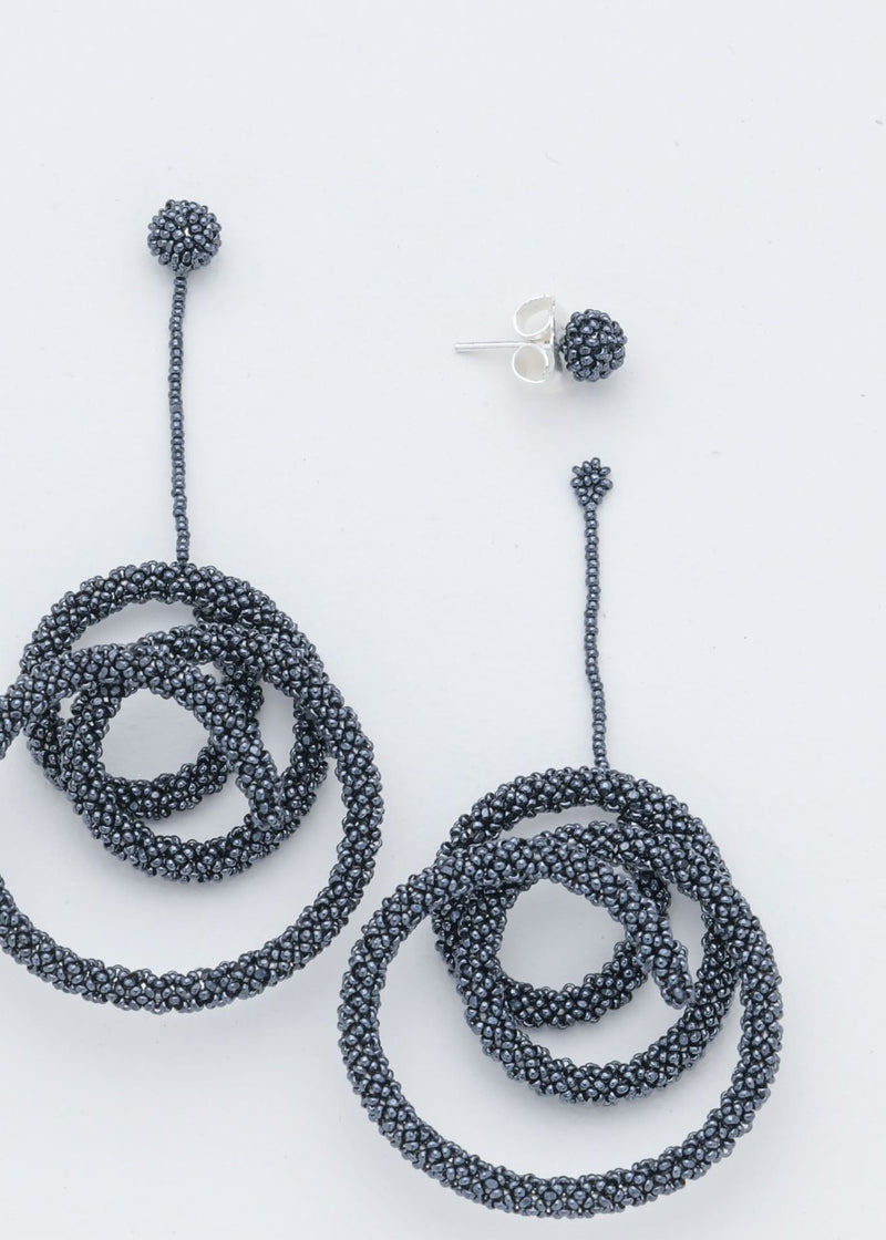 ARETES COLGANTES HAIKURI GRIS METALICO