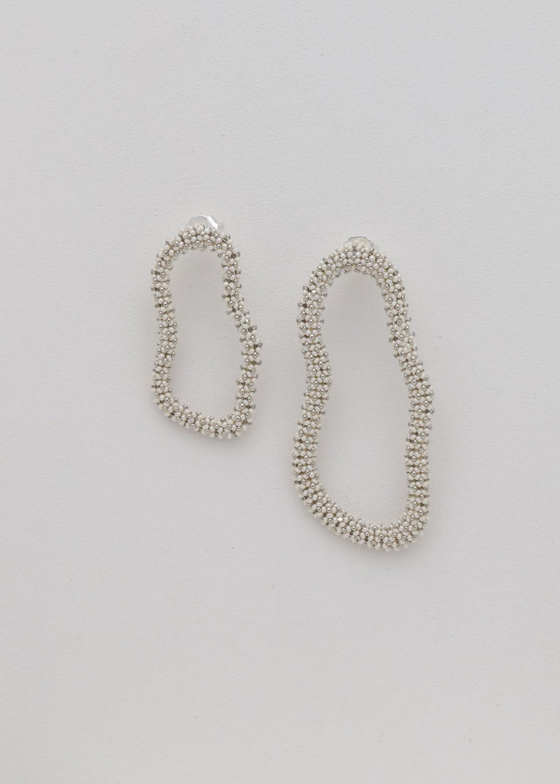 ARETES ASIMETRICOS KIPURI PLATINO CREMA APERLADO