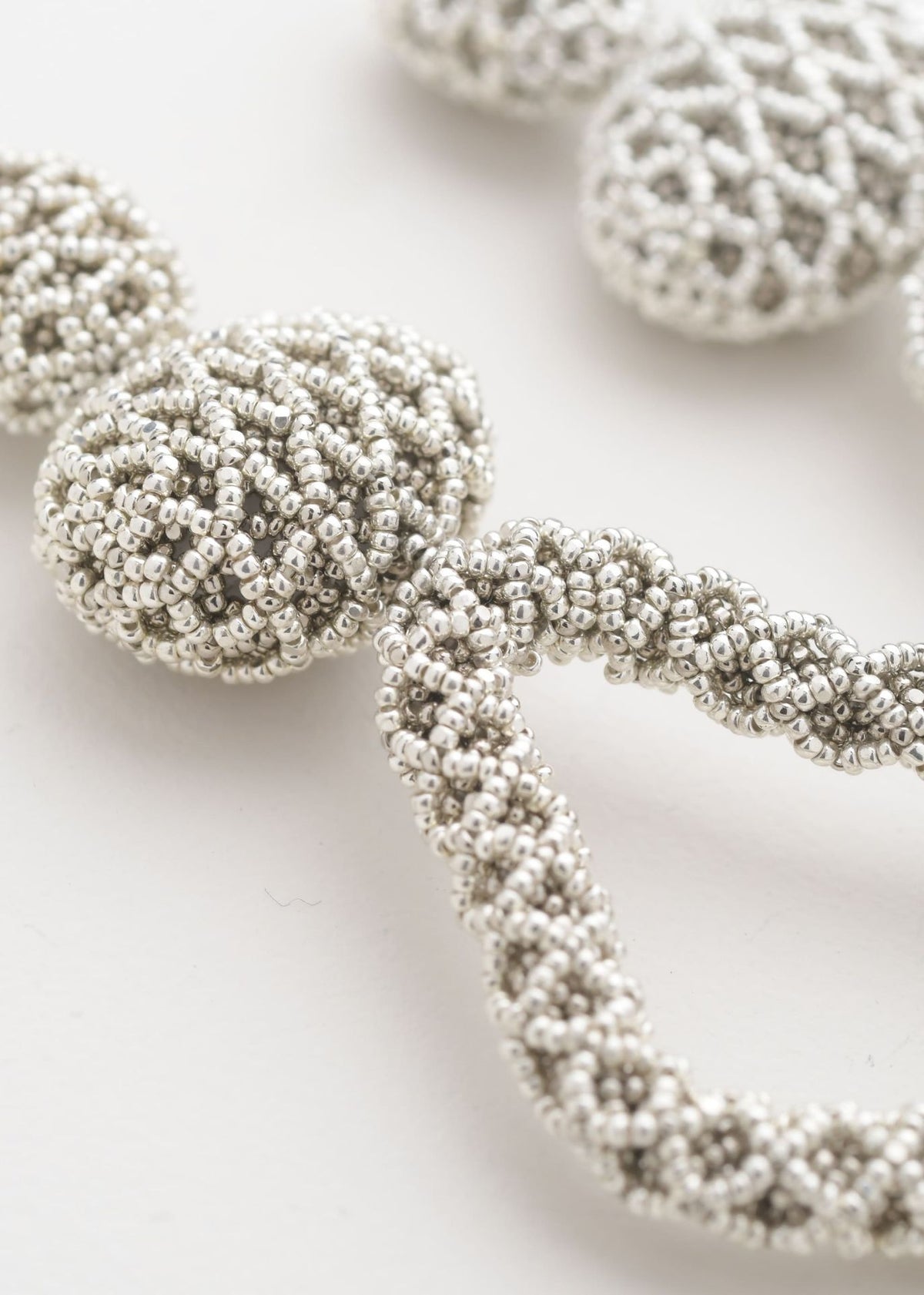 ARETES HAUTE TEJIDO ABIERTO TAWARI PLATA PLATINO