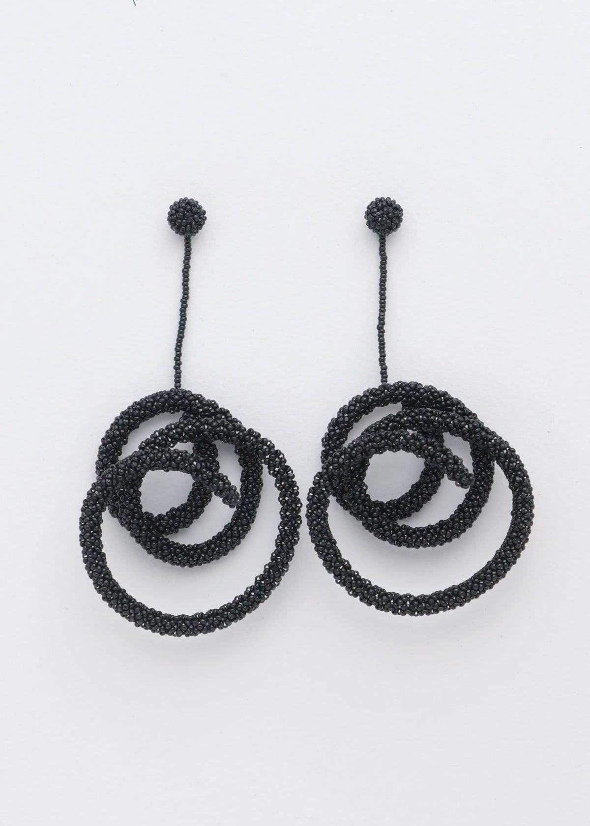 ARETES COLGANTES HAIKURI NEGRO