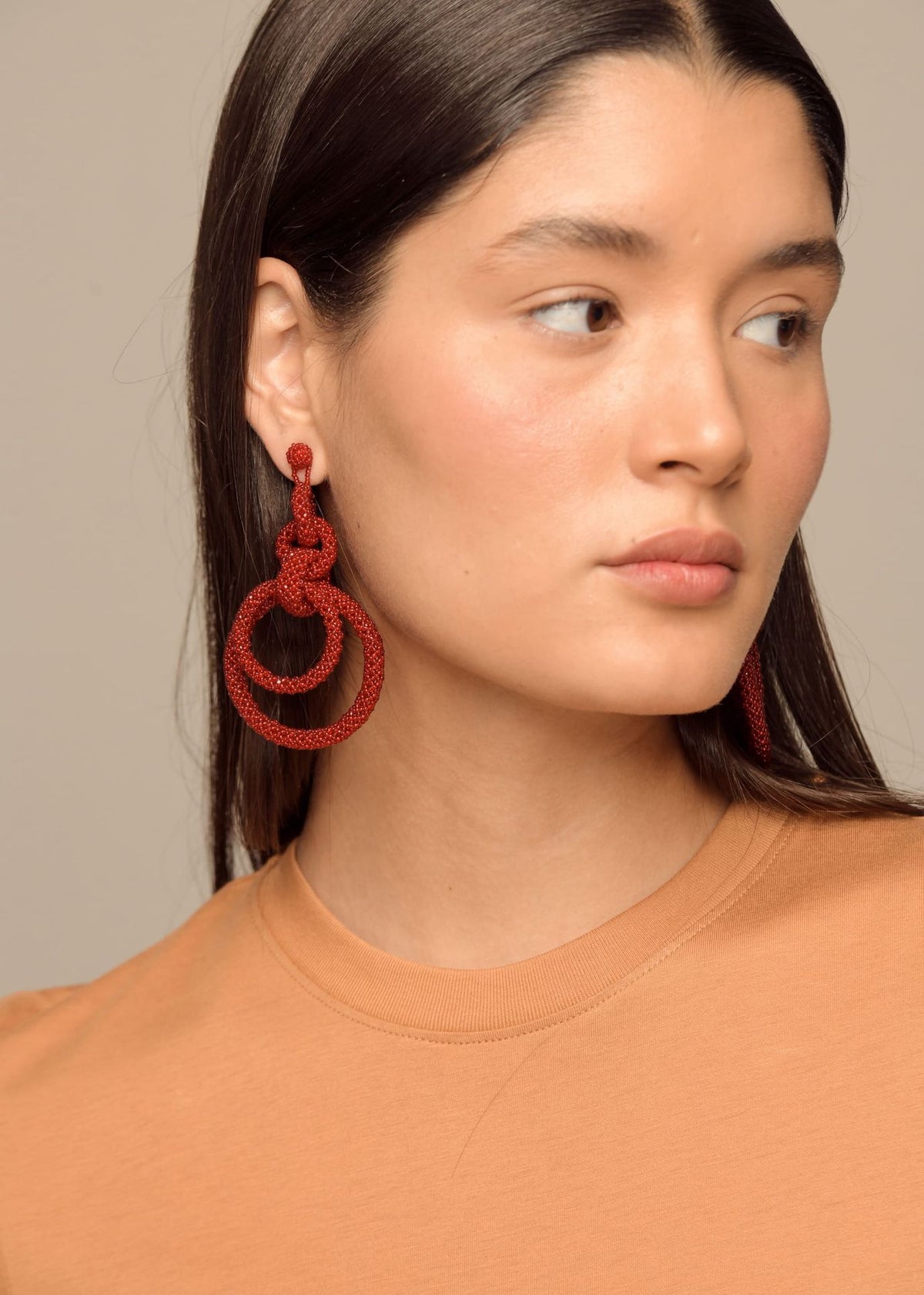 ARETES CINCO AROS CADENA ROJO CEREZA