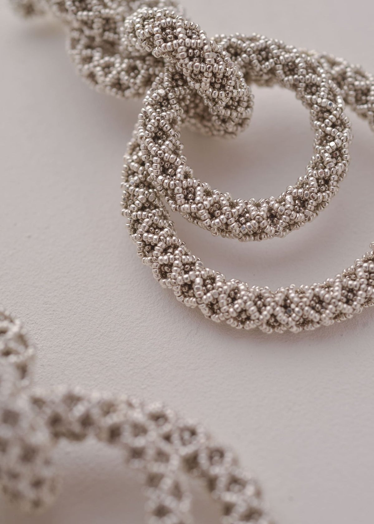 ARETES CINCO AROS NAWI PLATA PLATINO