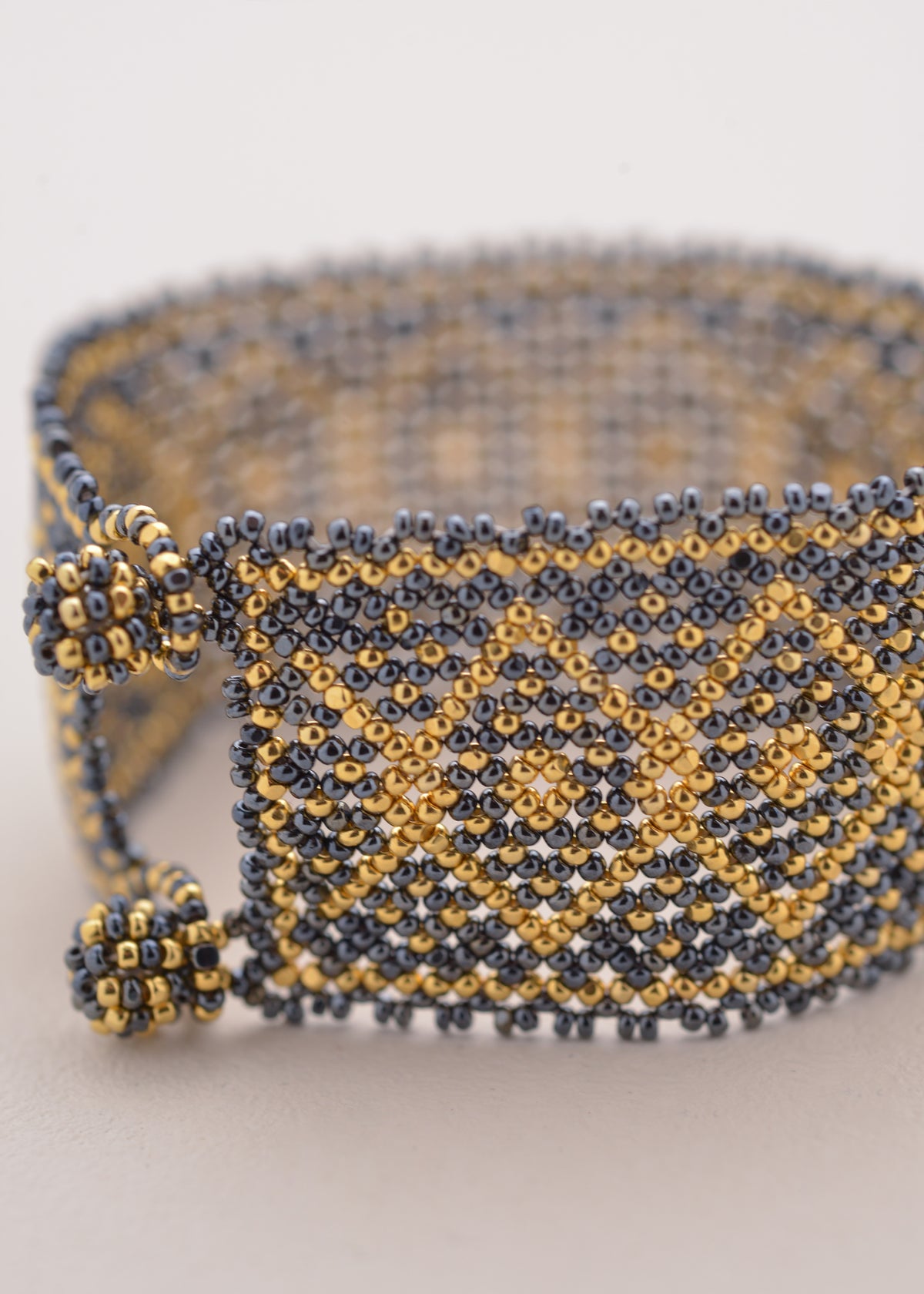 BRAZALETE MARTHA ORO GRIS METALICO
