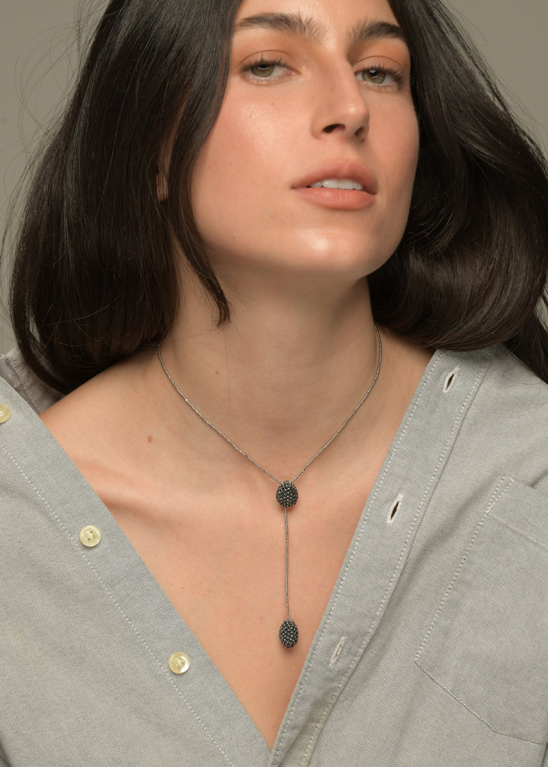 COLLAR DOS TAWARI PLATINO GRIS METALICO