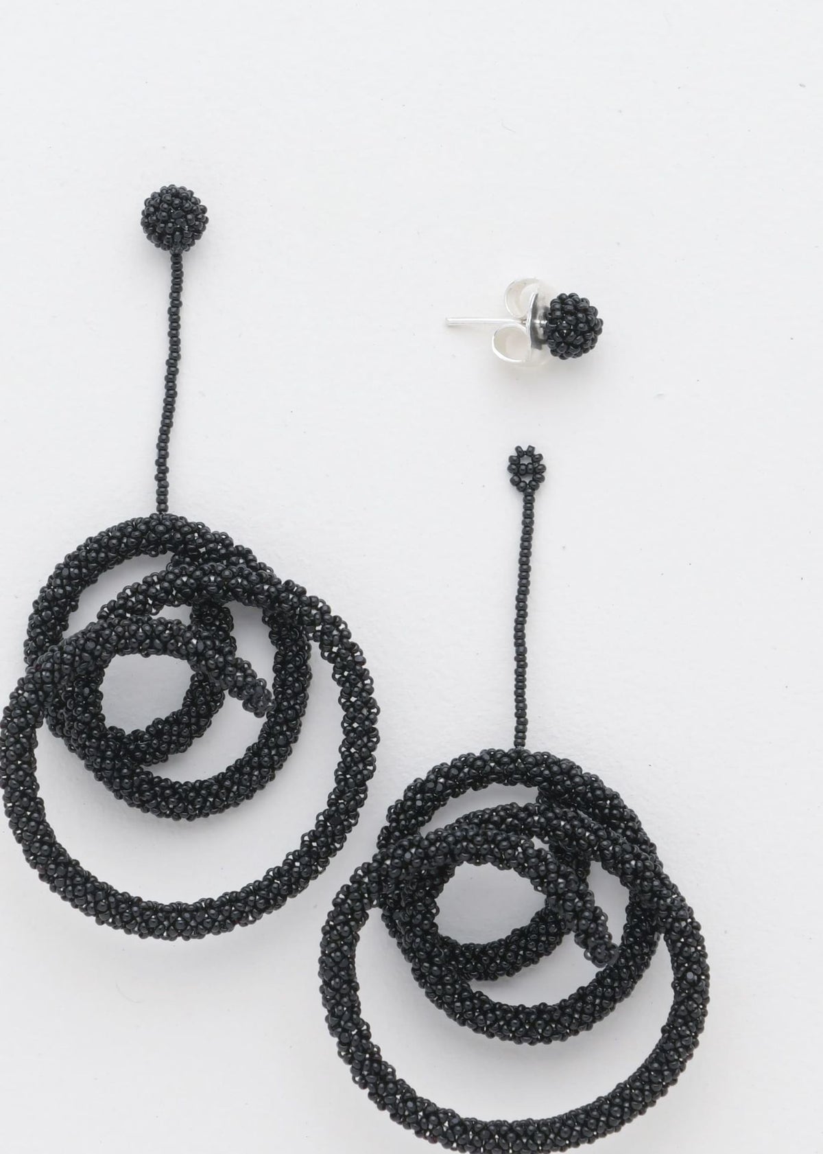 ARETES COLGANTES HAIKURI NEGRO