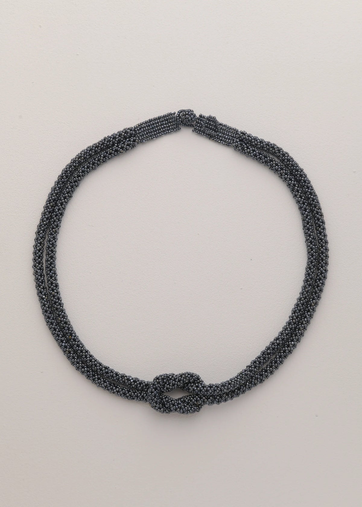 GARGANTILLA NUDO TAWARI GRIS METALICO