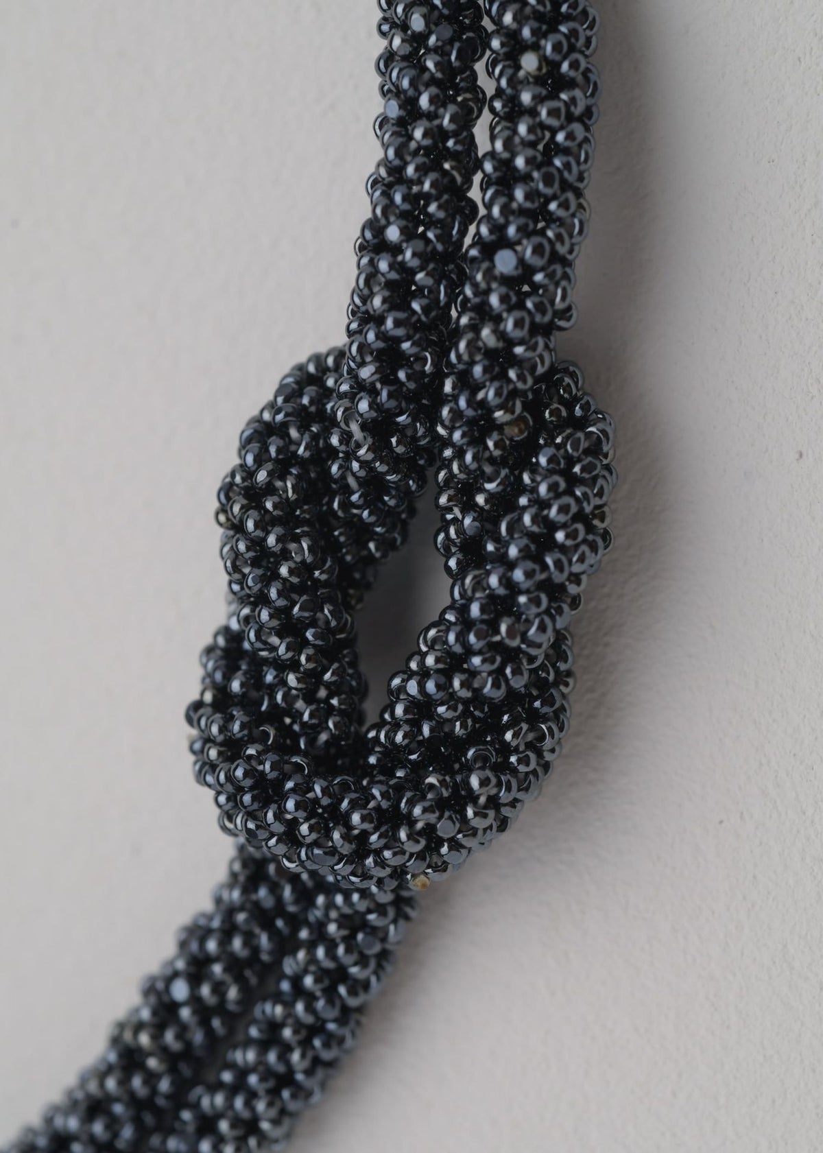 GARGANTILLA NUDO TAWARI GRIS METALICO