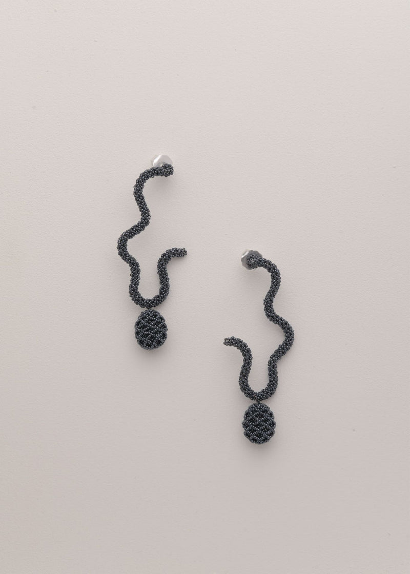 ARETES IRREGULARES TAWARI GRIS METALICO