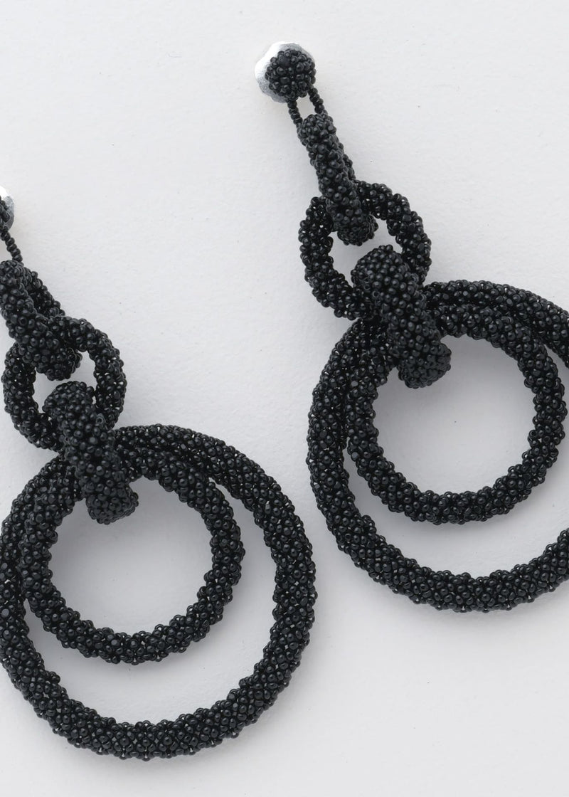 ARETES CINCO AROS CADENA NEGRO
