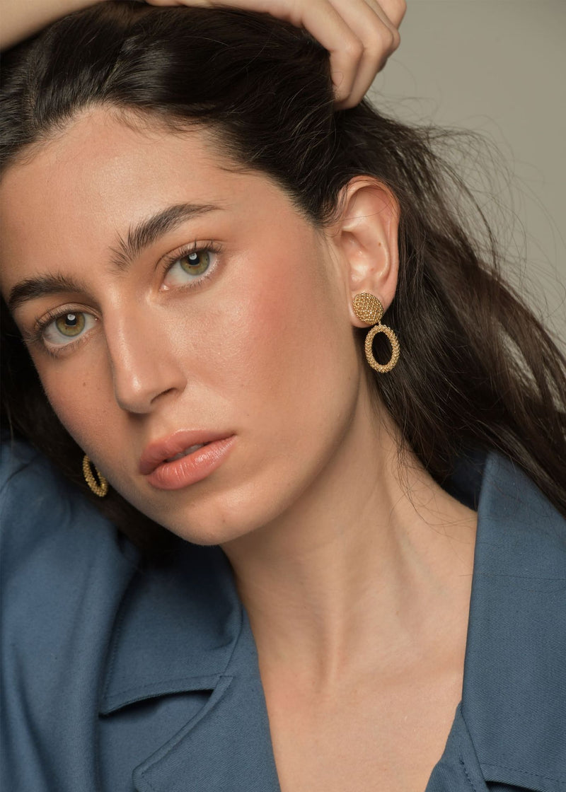 ARETES UN ARO TAWARI ORO