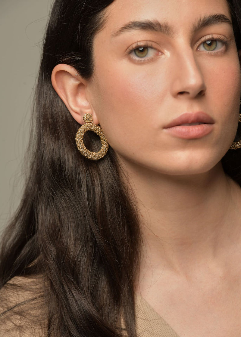 ARETES UN ARO NAWI ORO PLATINO