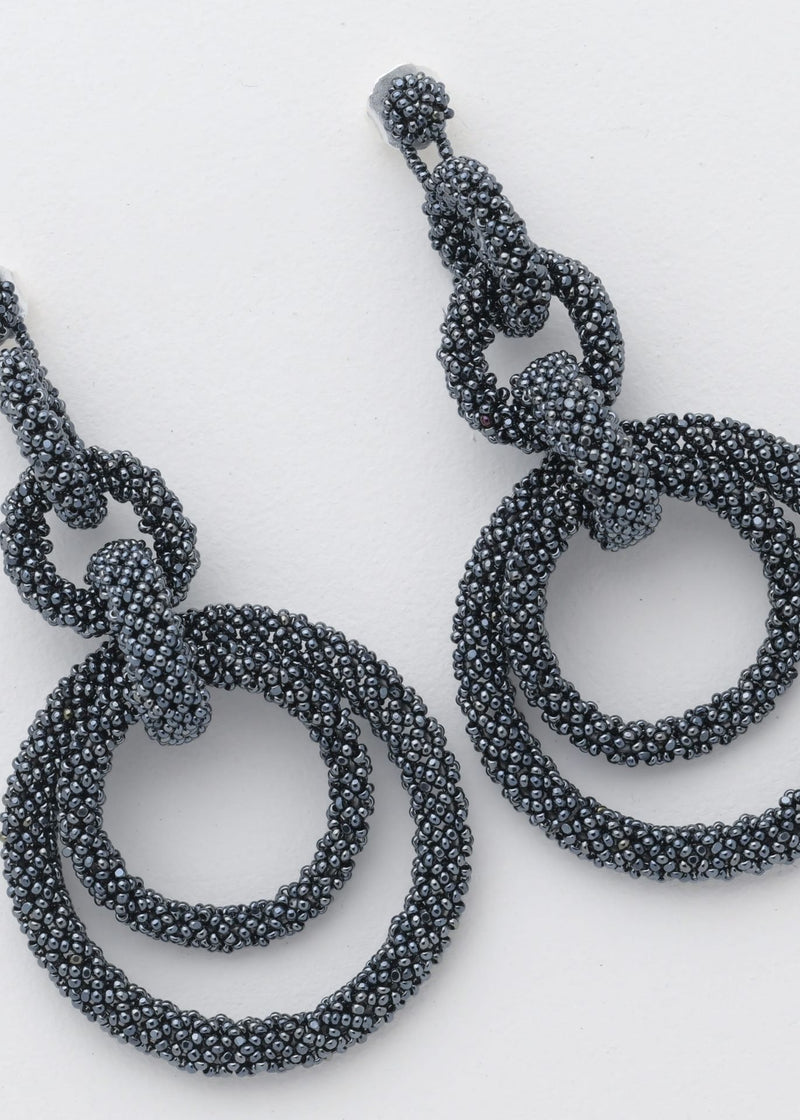 ARETES CINCO AROS CADENA GRIS METALICO