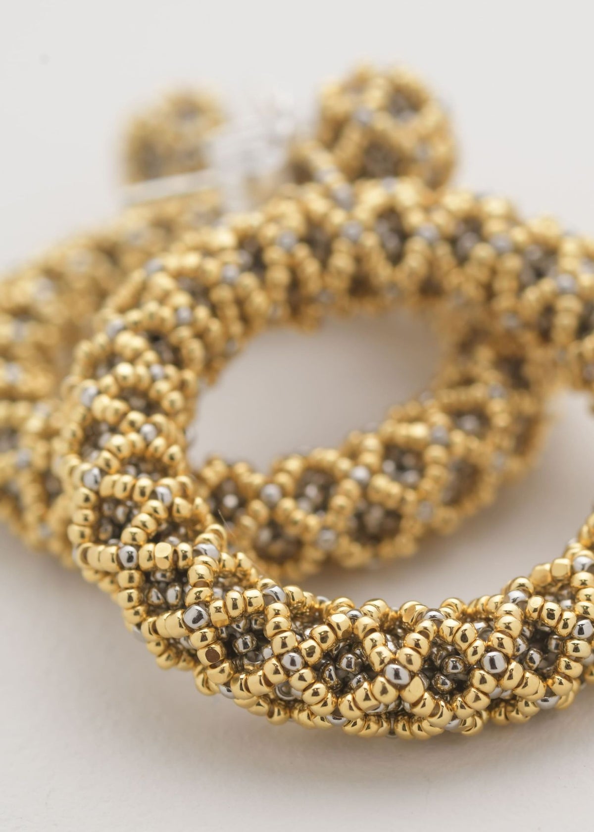 ARETES UN ARO NAWI ORO PLATINO